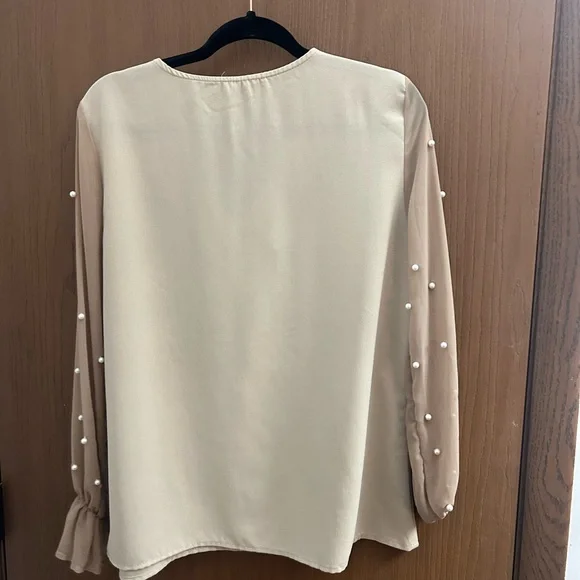Elegant Cream Blouse with Sheer Sleeves - Picture 2 of 4